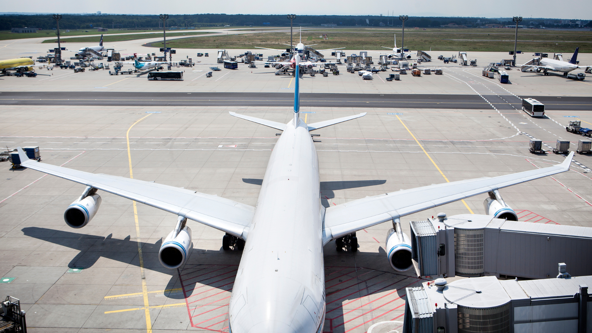 Airport ramp with plane and GS Es